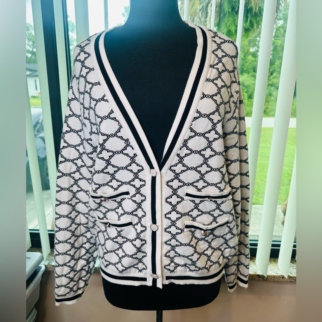 Lark + Grey Black And White Patterned Buttery Soft Women's Sweater Size Pxl